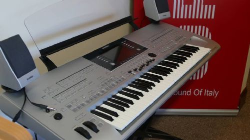 Yamaha Tyros 3 Keyboard